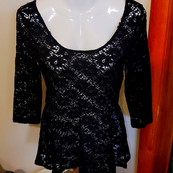 Decree Black Lace 3/4 Sleeve Peplum Scoop Neck Top - Picture 2 of 7